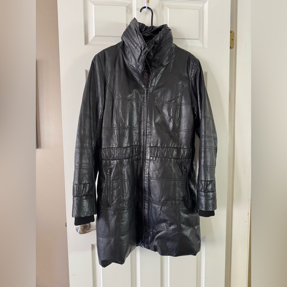 Danier Black Leather Puffer Winter Coat Women’s Size M Heavyweight Funnel Neck